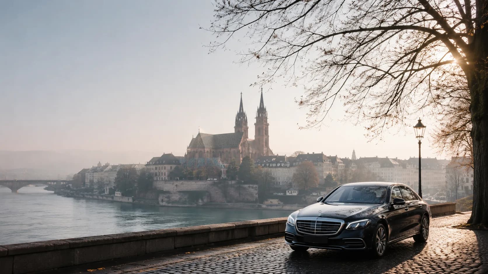 Mercedes Limousine auf der Autobahn A3 zwischen Zürich und Basel bei klarem Wetter
